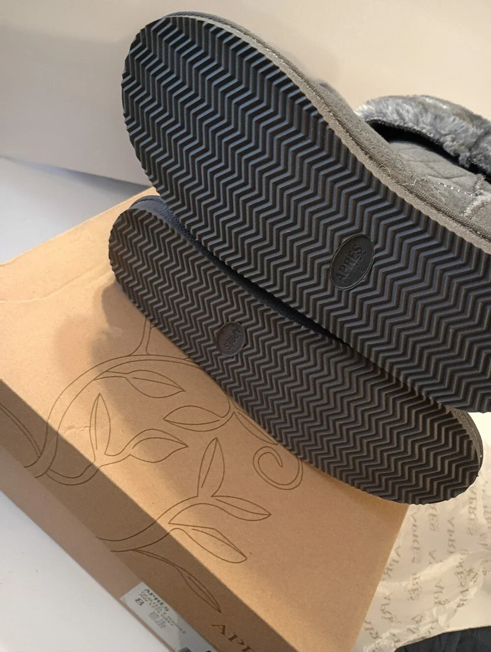 Apres By Lamo Quilted Winter Boots Toggle Women's Size 8 Gray NWT & Box